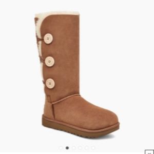 UGG BAILEY BUTTON TRIPLET IN CHESTNUT